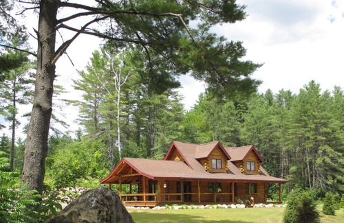 Wells Cabin | Beautiful Adk. Log Cabin Sleeps 8-13, Private Beach Access, Great for Lg.Family