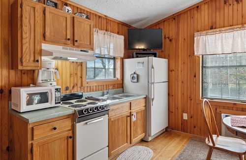 Sevierville Cabin | Beautiful, Affordable, Cabin Near Pigeon Forge For Couples!