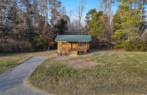 Sevierville Cabin | Beautiful, Affordable, Cabin Near Pigeon Forge For Couples!