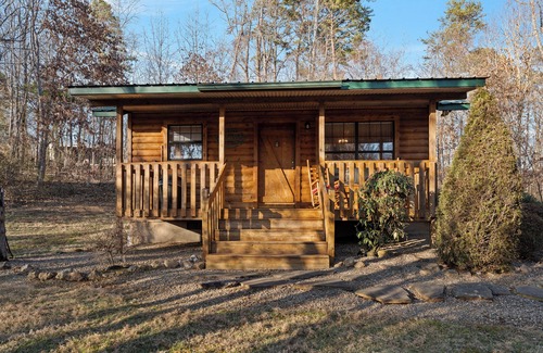 Sevierville Cabin | Beautiful, Affordable, Cabin Near Pigeon Forge For Couples!
