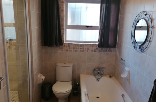 Kempton Park House | Beautiful African atmosphere , spacious and neat house in a secure area. Value