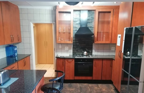 Kempton Park House | Beautiful African atmosphere , spacious and neat house in a secure area. Value