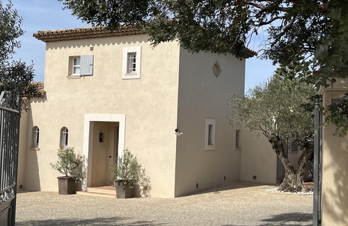 La Nartelle Villa | BEAUTIFUL AIR-CONDITIONED VILLA WITH POOL CLOSE TO THE BEACHES AND TOWN CENTER