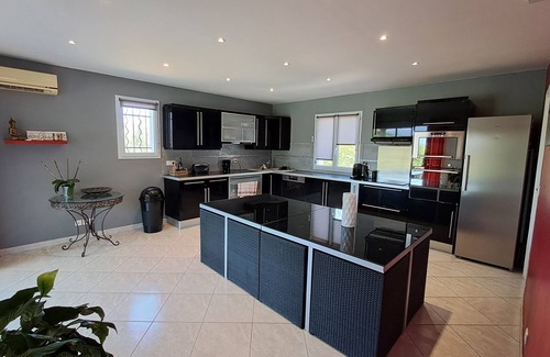 Belgodere House | Beautiful air-conditioned villa with jacuzzi pool, large, quiet property with trees.