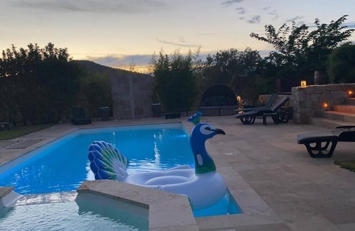 Belgodere House | Beautiful air-conditioned villa with jacuzzi pool, large, quiet property with trees.