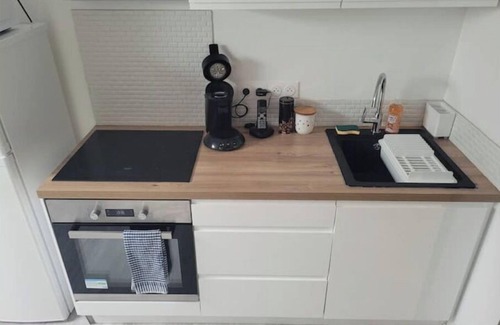 Chateauvert Apartment | Beautiful air-conditioned Studio 200m from Valence town station