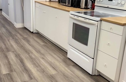 Ajax House | 🏡 Beautiful Ajax Retreat – Comfort, Space, and a Great Location!
