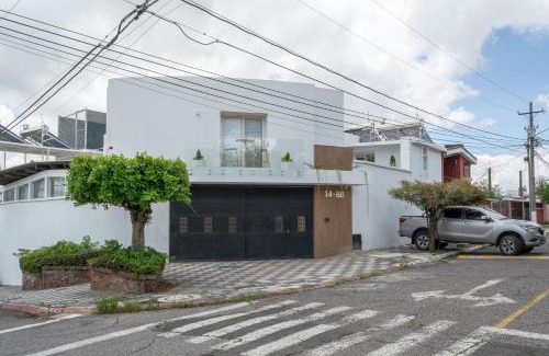 Zona 7 Apartment | Beautiful and Bright Apt 7 with Balcony near Miraflores