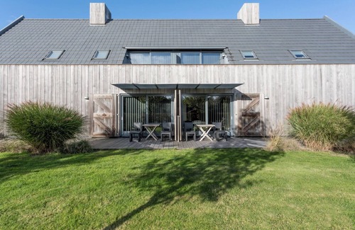 Oostkapelle Apartment | Beautiful and comfortable apartment within walking/biking distance of forest, dunes and beach.