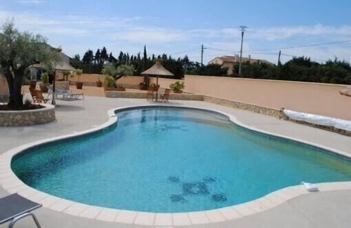 Carpentras Villa | Beautiful and comfortable villa with beautiful heated pool