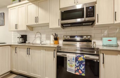 Northeast Edmonton Apartment | Beautiful and comfortable 1 bedroom basement unit