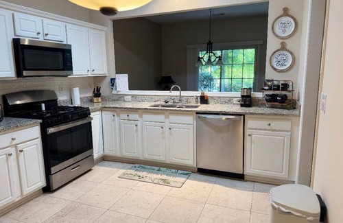 Gwinnett Place House | Beautiful and cozy townhome in delightful Duluth!