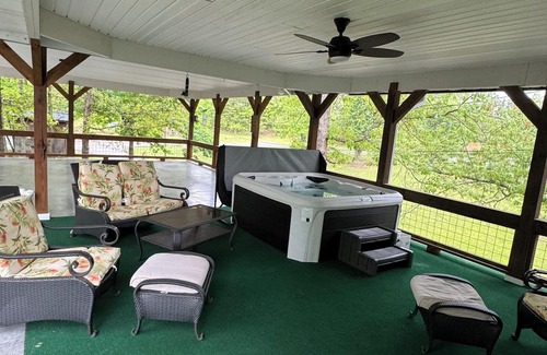 Sevierville Cottage | Beautiful and cozy 2bedroom 2bath in Sevierville with Hot Tub