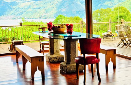 San Lucas Toliman House | Beautiful and Modern 4 Bedroom Lake Atitlán Paradise with Pool & Jacuzzi