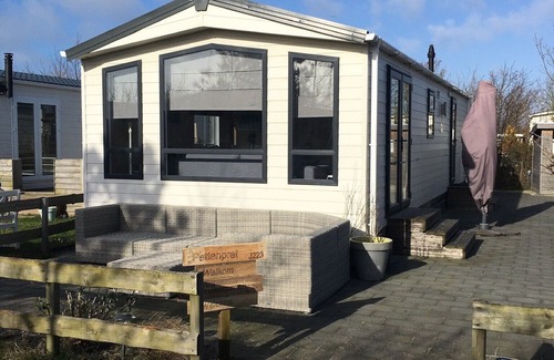 Petten Ski Chalet | Beautiful and luxurious chalet for 4 persons 500 m from the sea.