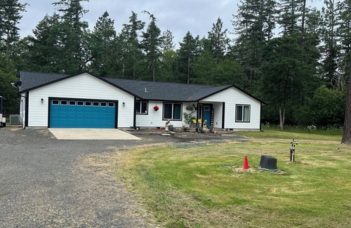 Alvadore House | Beautiful and peaceful house in Veneta Oregon!