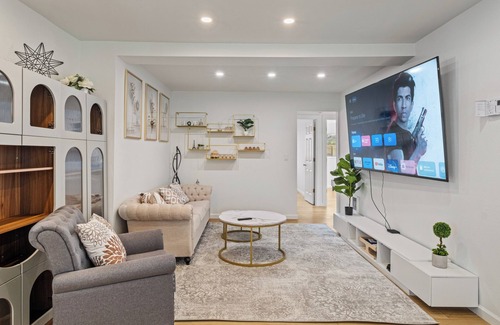South Tacoma House | Beautiful and Pet-friendly One-Story Heaven for Families