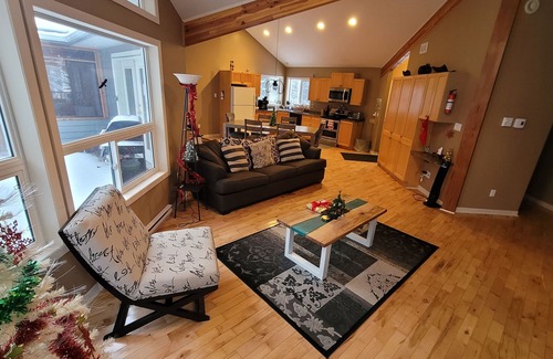 Haliburton Cottage | beautiful and private cottage by the water