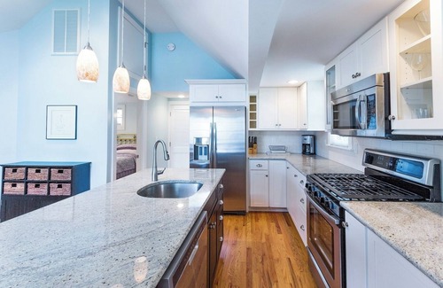 Ocean Grove House | Beautiful and Romantic 1BR Cottage w/Beach Locker