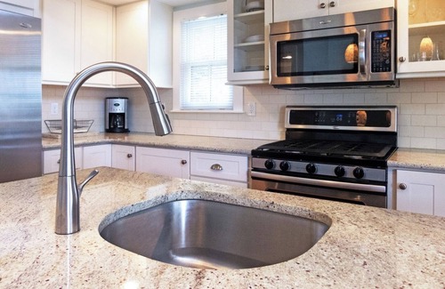 Ocean Grove House | Beautiful and Romantic 1BR Cottage w/Beach Locker