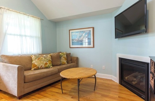 Ocean Grove House | Beautiful and Romantic 1BR Cottage w/Beach Locker