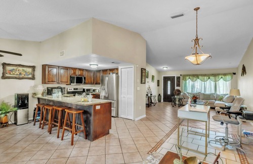 Lakewood Estates House | beautiful and safe golf neighborhood.n 10 minute from downtown and the beach