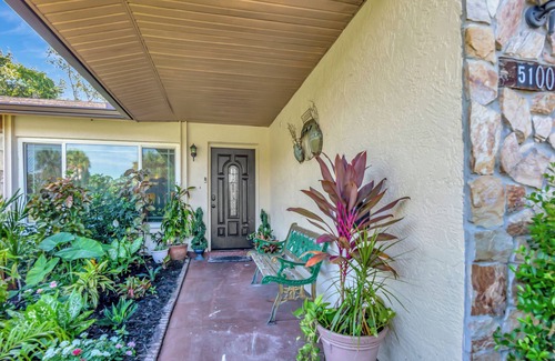 Lakewood Estates House | beautiful and safe golf neighborhood.n 10 minute from downtown and the beach