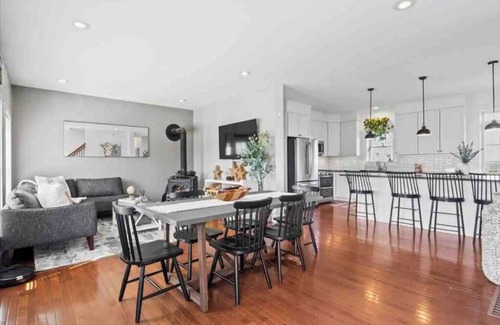 Canandaigua House | Beautiful and Secluded getaway on 10 acres