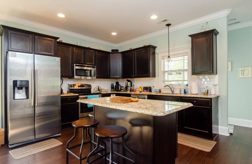 North Carolina Coast Cottage | Beautiful and spacious beach cottage a short walk from the ocean