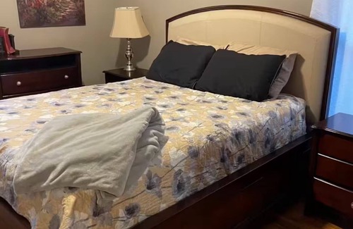 Niagara Falls Hotel | Beautiful and Spacious Single Family Home