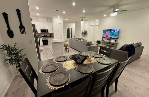 Trafalgar Village House | Beautiful and Spacious Brand new House in Kissimmee Fl, 20 Minutes From Disney