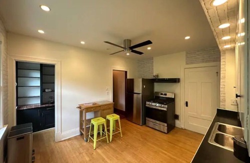 Upper East Side Apartment | Beautiful and Spacious 3BR plus Garage
