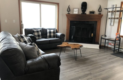 Bushkill Ski Chalet | Beautiful and Spacious Pocono Chalet near all 4 season activities!
