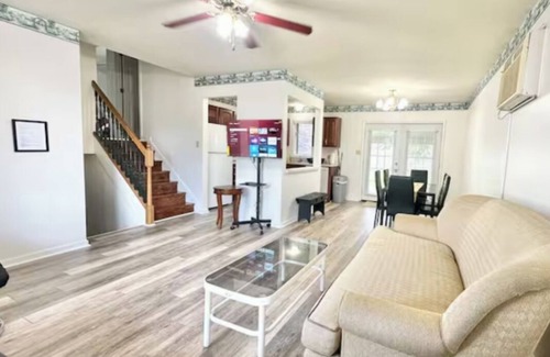 Mechanicsville House | Beautiful and spacious 4-bedroom home in Danville, with WiFi and AC.