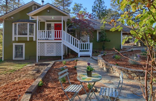 Mariposa House | Beautiful and Spacious Manor w/ Hot Tub - Enjoy the Grandeur of Yosemite !