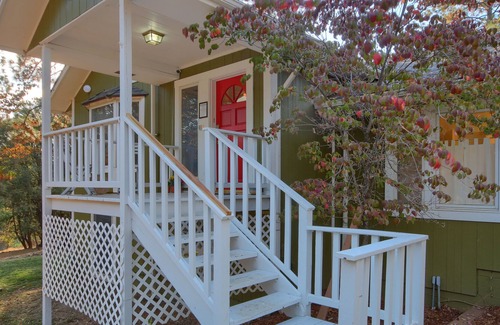 Mariposa House | Beautiful and Spacious Manor w/ Hot Tub - Enjoy the Grandeur of Yosemite !