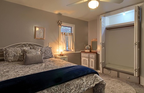 Mariposa House | Beautiful and Spacious Manor w/ Hot Tub - Enjoy the Grandeur of Yosemite !