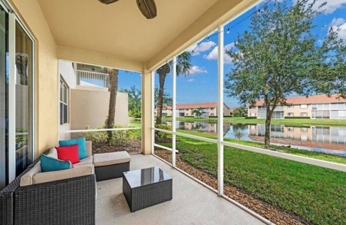 Naples Villa | Beautiful and spacious villa with 1-car garage in Glen Eagle Golf & Country Club