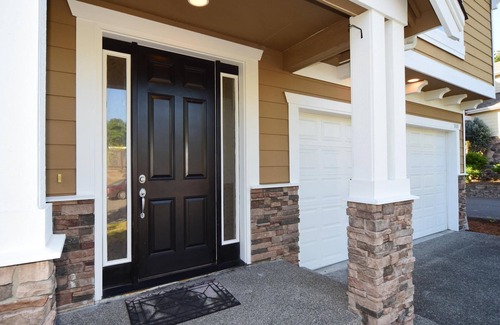 Renton House | Beautiful and Spacious!Your Home Away from Home. With AC