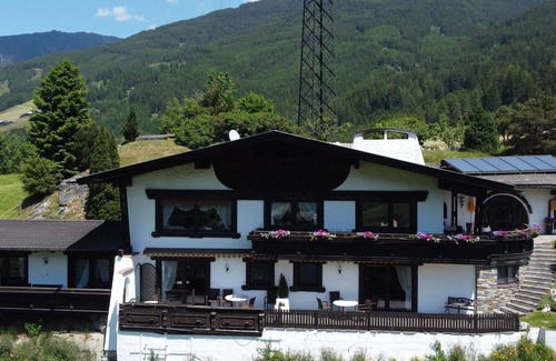 Pfons Apartment | Beautiful apartment for 5 people with TV, terrace and panoramic view