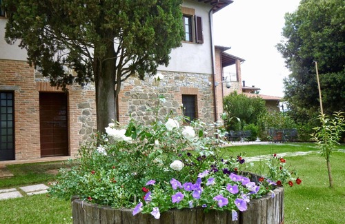 Popoltaio-Schiacciato Villa | Beautiful apartment in villa for 6 guests with A/C, WIFI, pool, TV and terrace