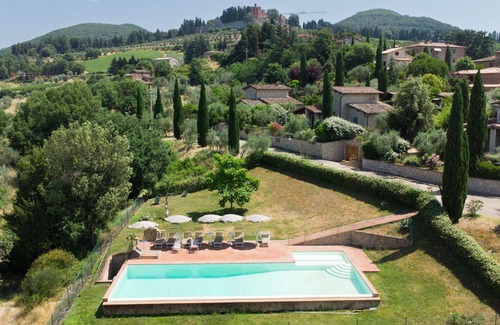 Gaiole in Chianti House | Beautiful apartment in villa for 4 guests with pool, A/C, WIFI, TV and pets allowed