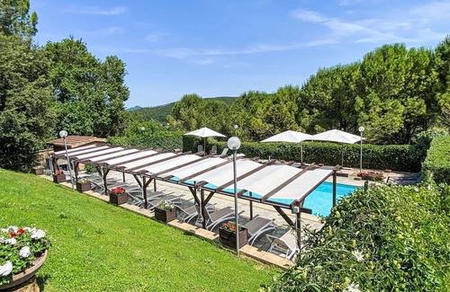 Casale Marittimo Apartment | Beautiful apartment for 6 people with pool, WIFI, TV and patio