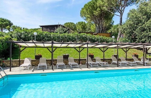 Casale Marittimo Apartment | Beautiful apartment for 6 people with pool, WIFI, TV and patio