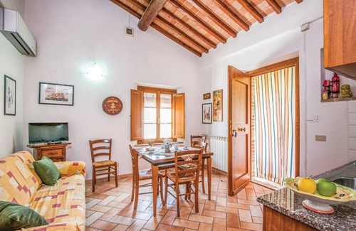 Poggiarello Villa | Beautiful apartment in villa for 4 guests with A/C, pool and TV, close to Siena
