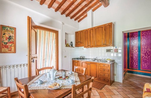 Poggiarello Villa | Beautiful apartment in villa for 4 guests with A/C, pool and TV, close to Siena