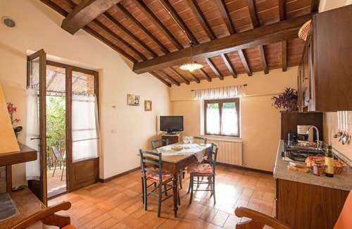 Popoltaio-Schiacciato Villa | Beautiful apartment in villa for 4 people with pool, A/C, WIFI, TV and patio