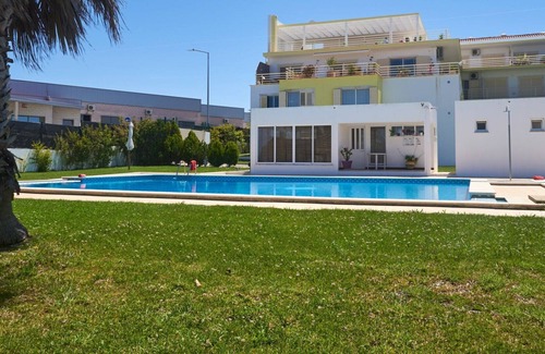 Zambujal Apartment | Beautiful apartment for 6 guests with WIFI, A/C, pool, TV, terrace and parking