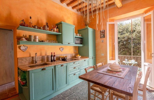 Massa Marittima Apartment | Beautiful apartment for 6 guests with WIFI, TV, balcony and pets allowed