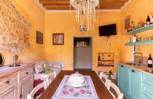 Massa Marittima Apartment | Beautiful apartment for 6 guests with WIFI, TV, balcony and pets allowed